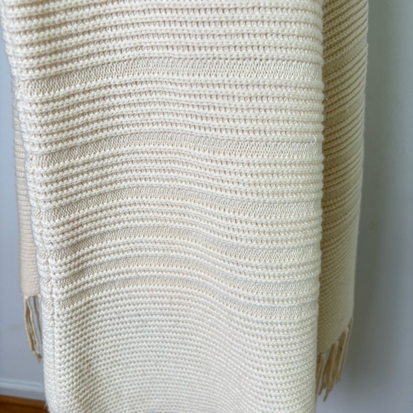 TALBOTS 100% Wool Ivory Cream Turtleneck Poncho with Fringe Made in Japan S/M - Picture 9 of 14